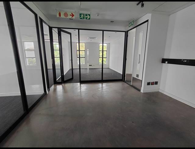2,590M² OFFICE TO LET IN BRYANSTON